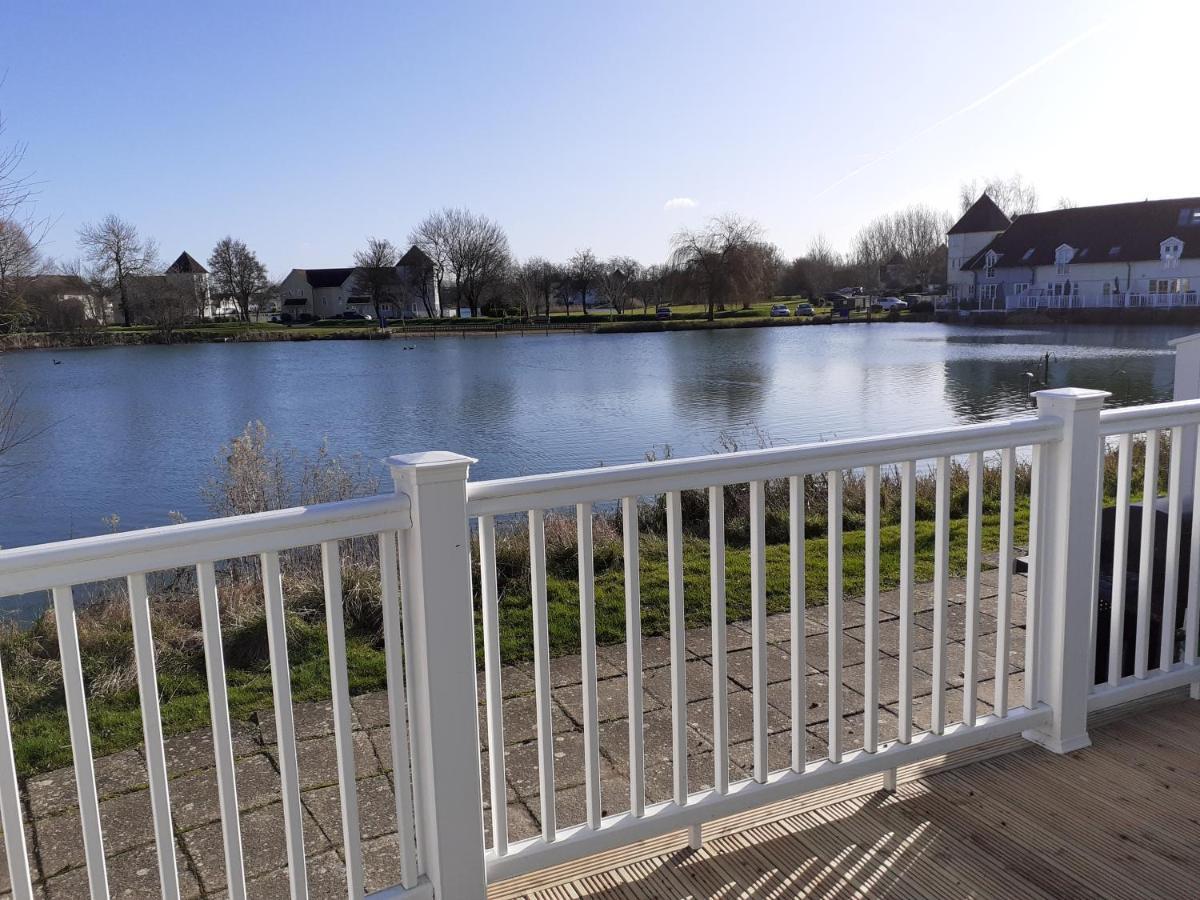 Nyhavn Lakeside Cottage Cirencester Exterior foto