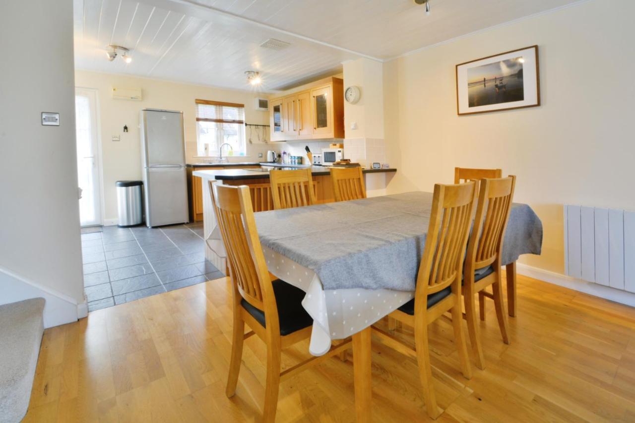 Nyhavn Lakeside Cottage Cirencester Exterior foto