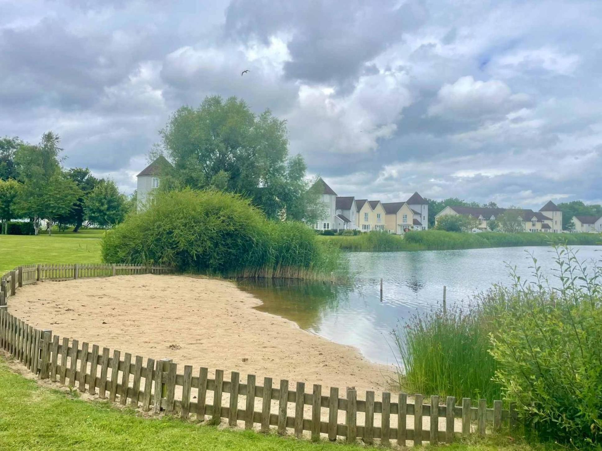 Nyhavn Lakeside Cottage Cirencester Exterior foto